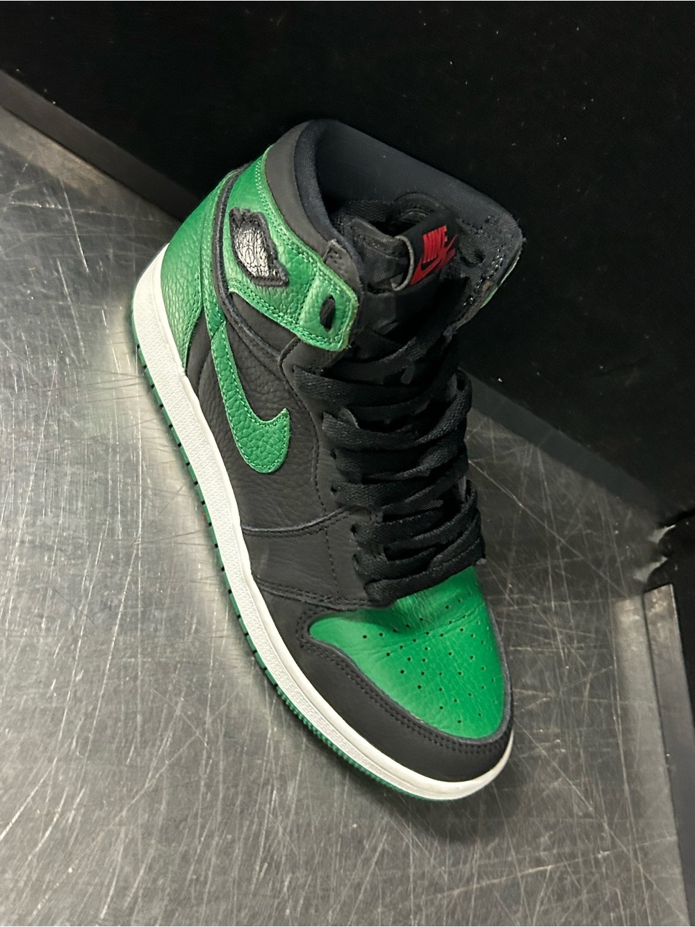 Nike Air Jordan Retro 1 Size 5.5Y - Picture 9 of 11